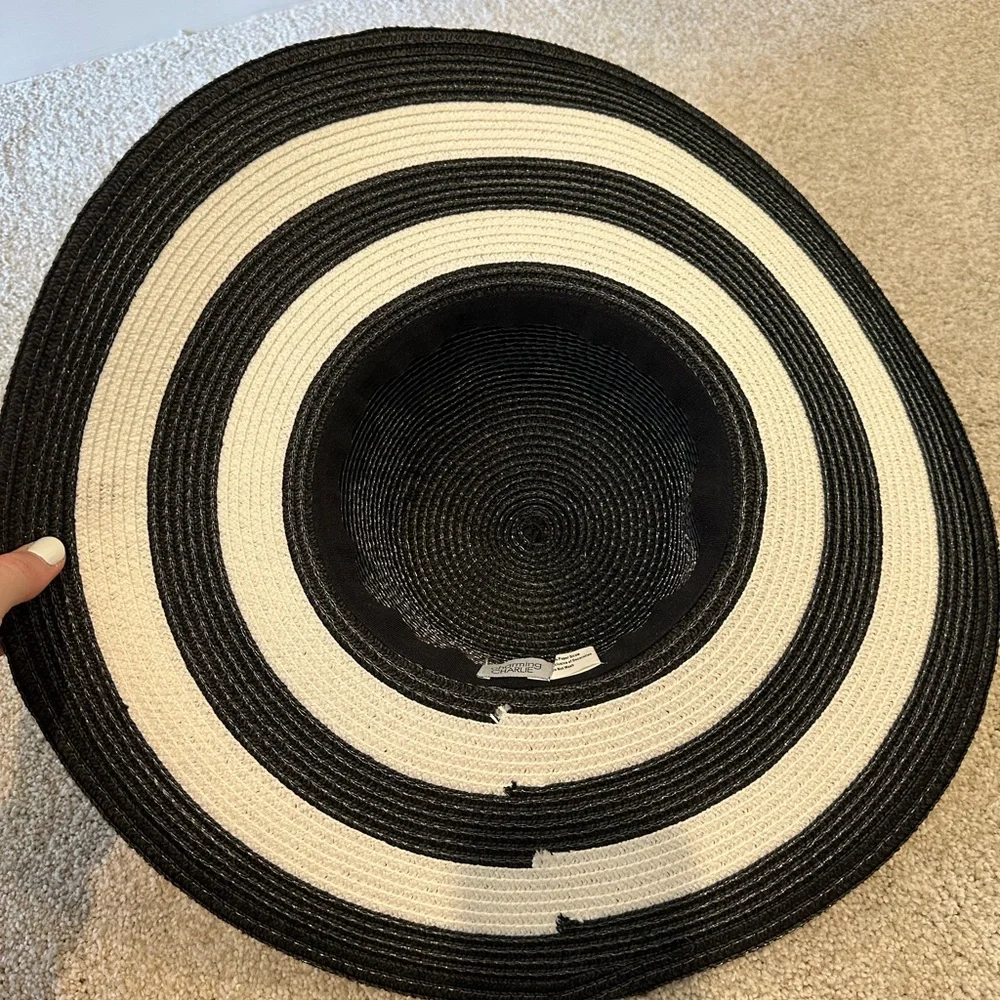 Elegant Black and White Wide Brim Hat Charming Charlie’s - Picture 5 of 9